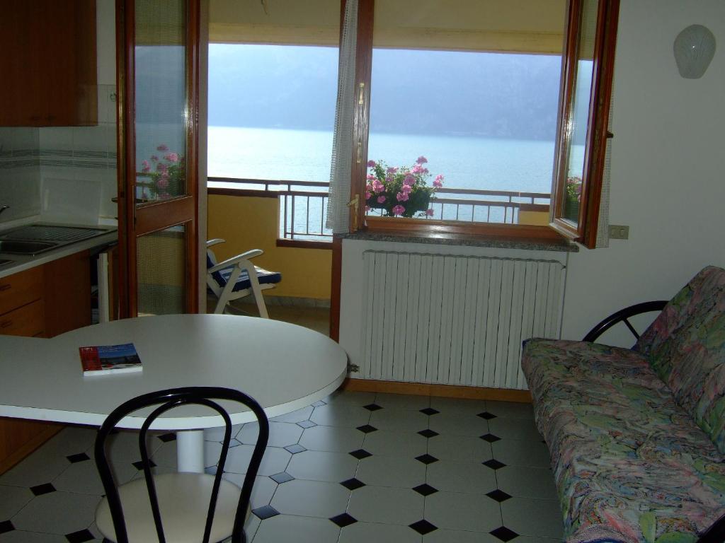 Residence San Vito Brenzone sul Garda Bilik gambar