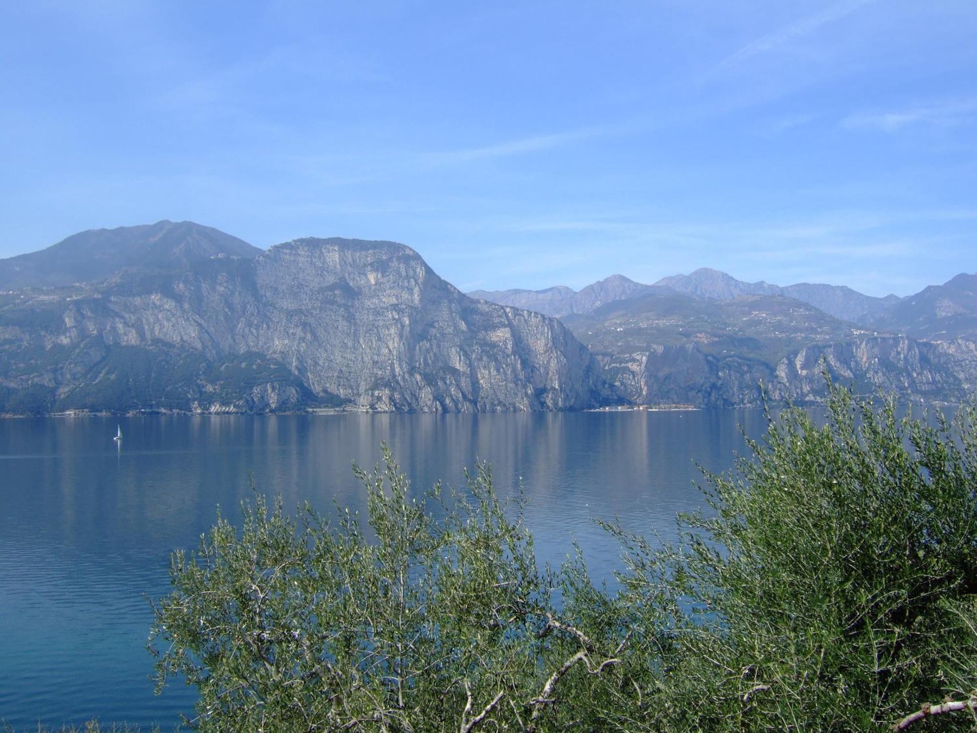 Residence San Vito Brenzone sul Garda Luaran gambar