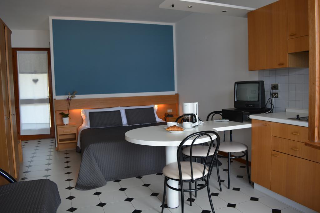 Residence San Vito Brenzone sul Garda Luaran gambar