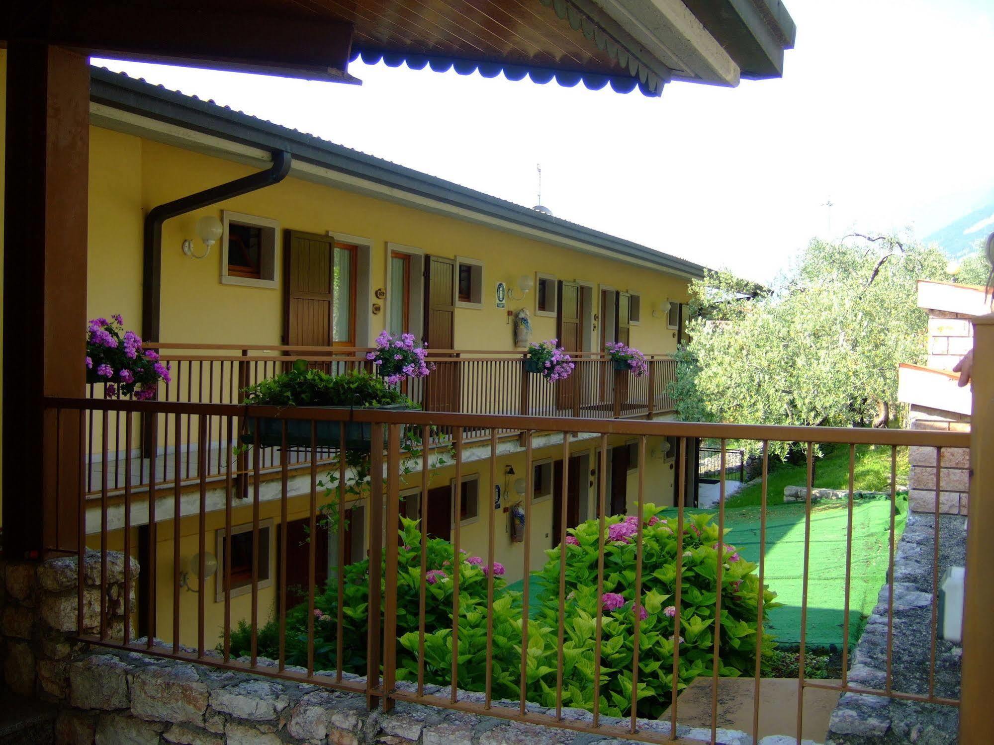 Residence San Vito Brenzone sul Garda Luaran gambar