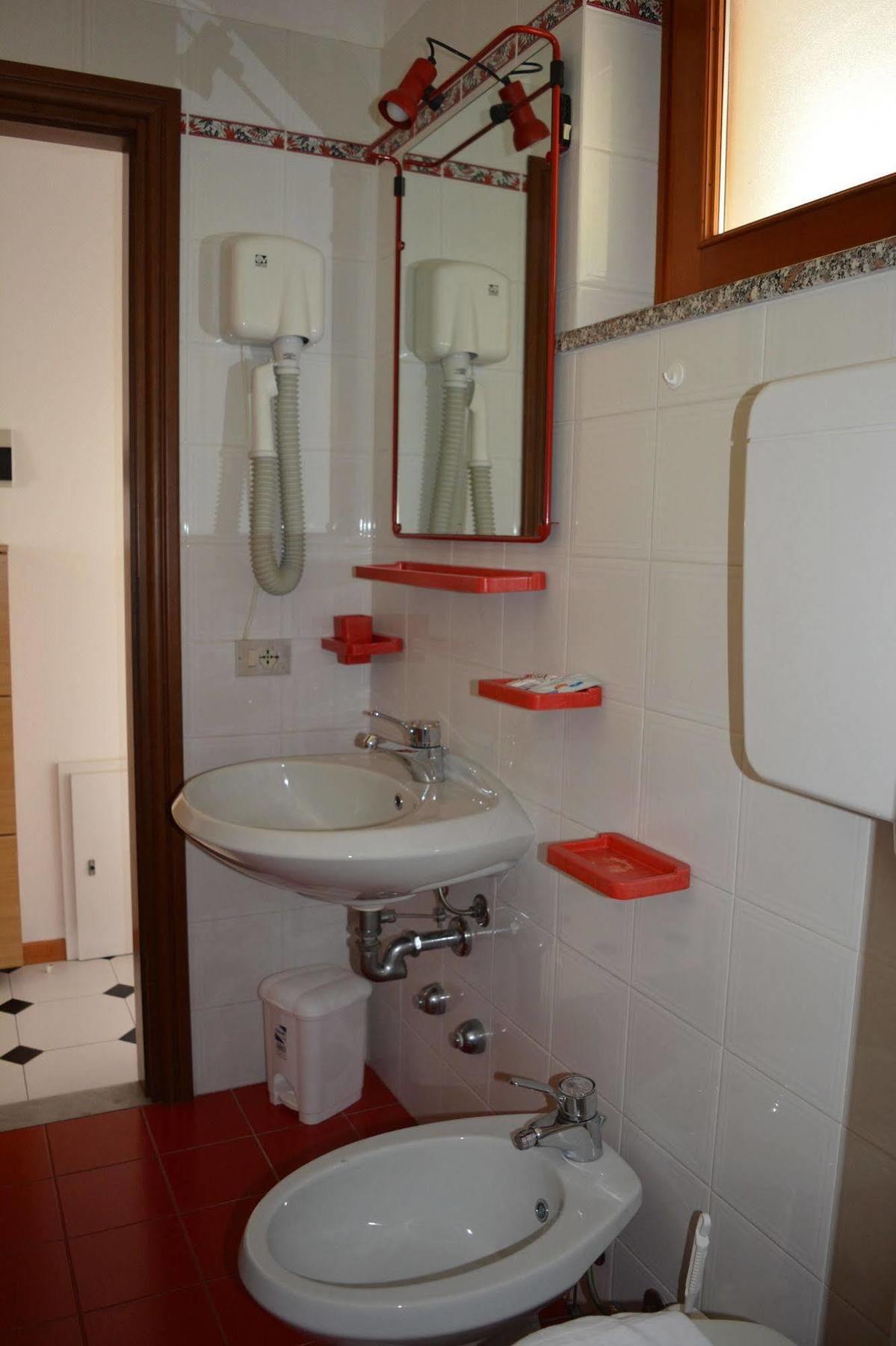 Residence San Vito Brenzone sul Garda Luaran gambar