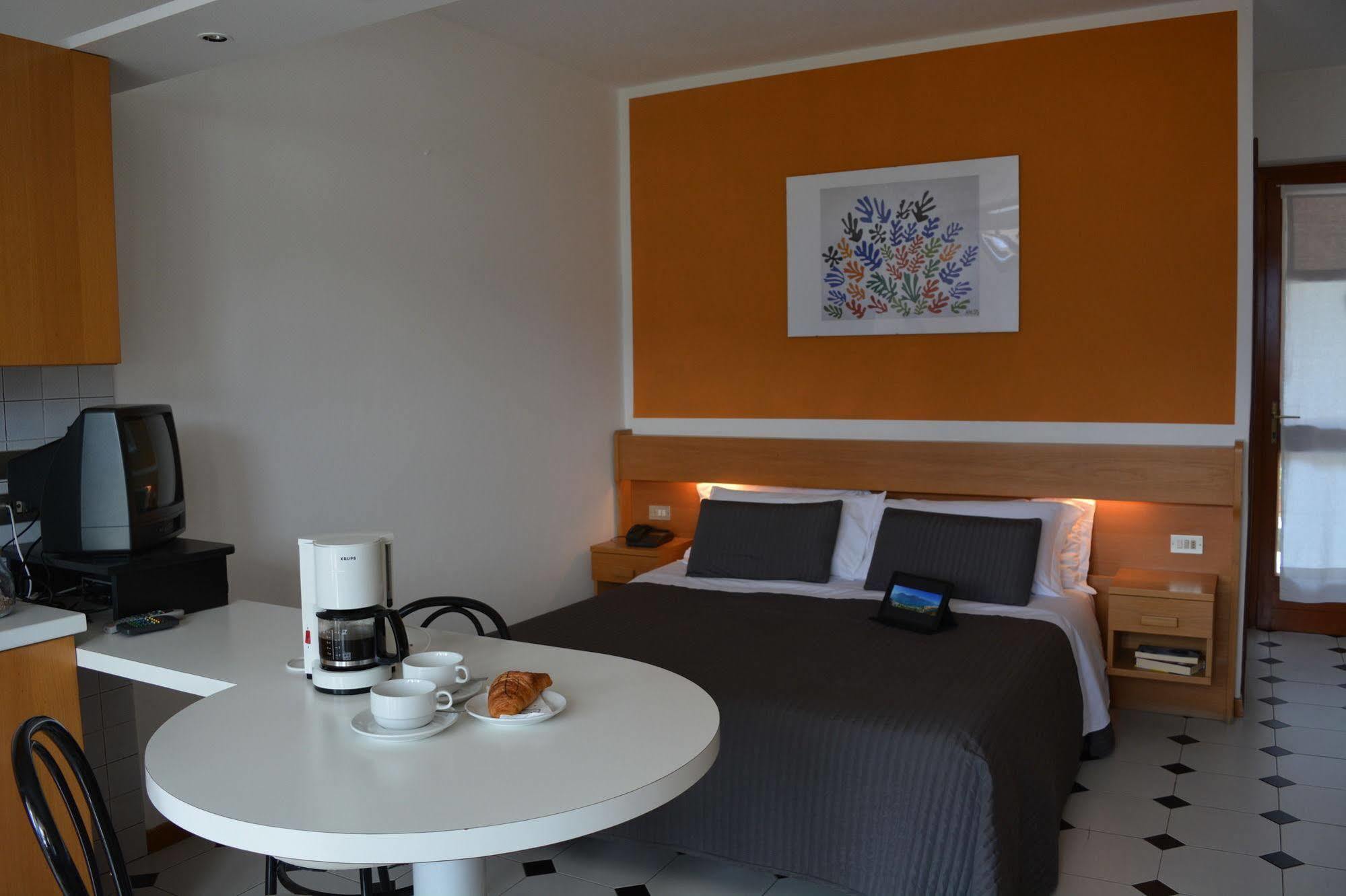 Residence San Vito Brenzone sul Garda Luaran gambar
