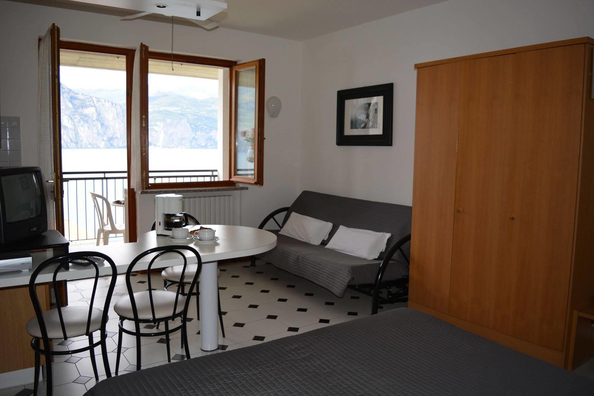 Residence San Vito Brenzone sul Garda Luaran gambar