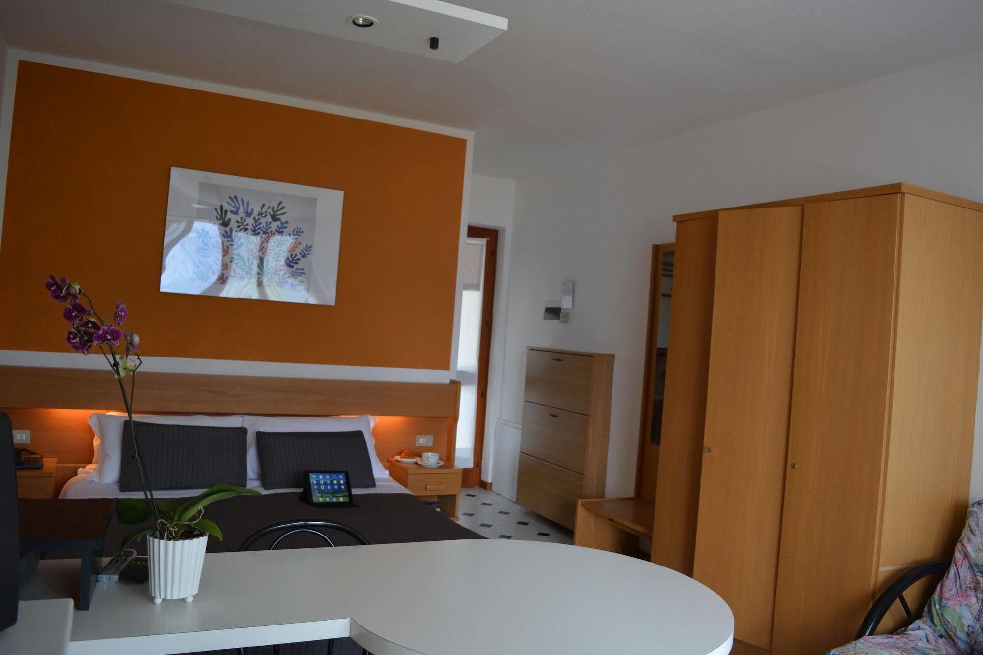 Residence San Vito Brenzone sul Garda Luaran gambar