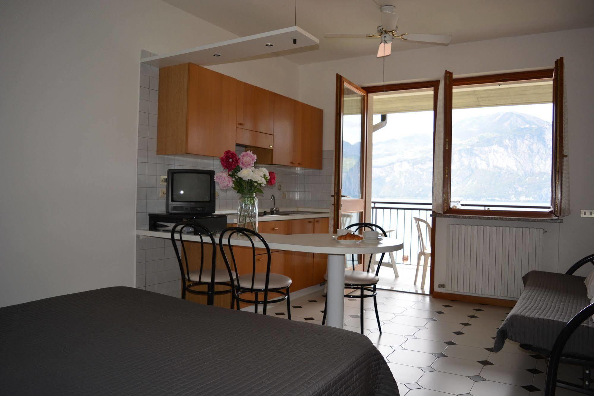 Residence San Vito Brenzone sul Garda Luaran gambar