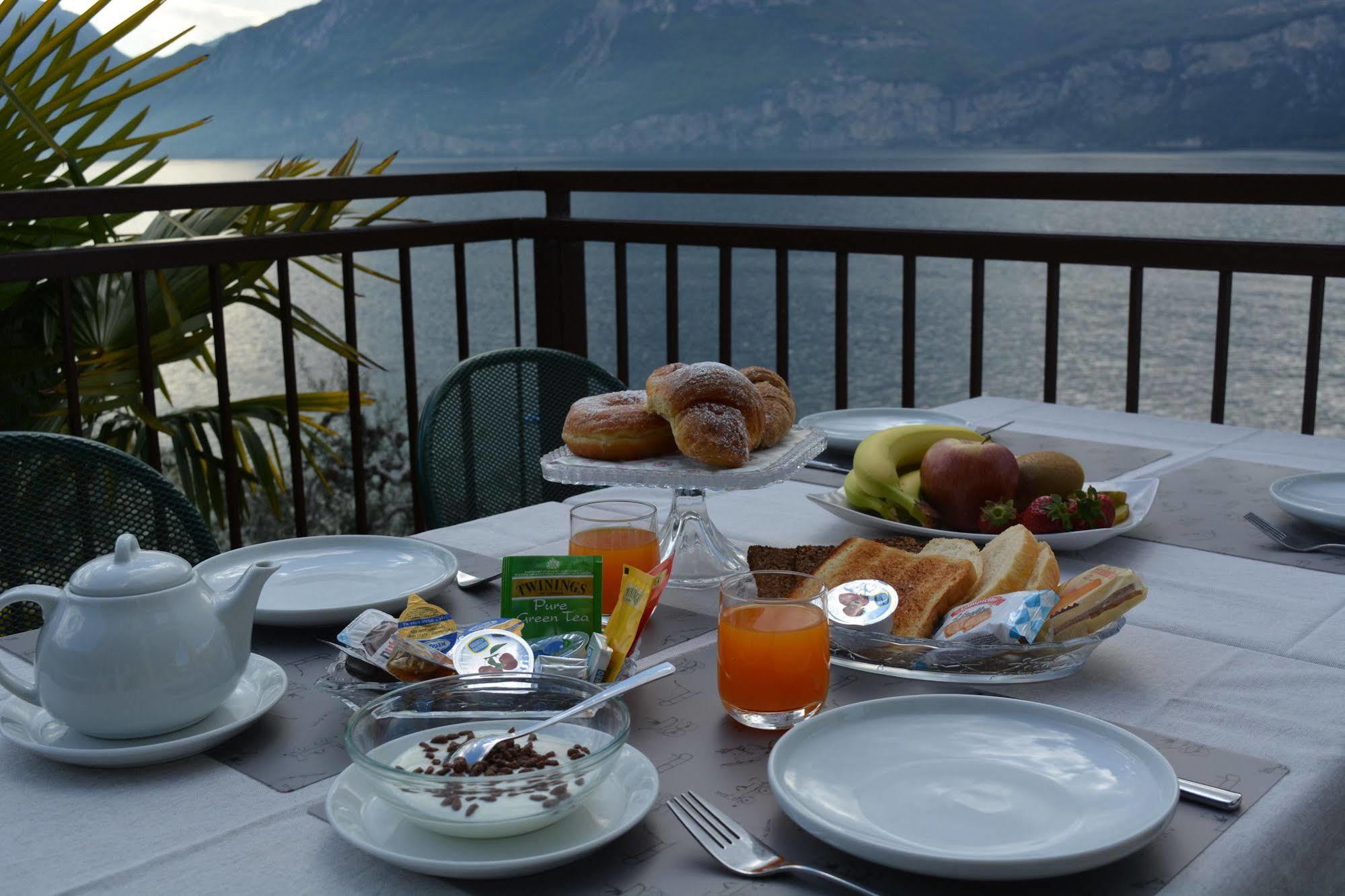 Residence San Vito Brenzone sul Garda Luaran gambar
